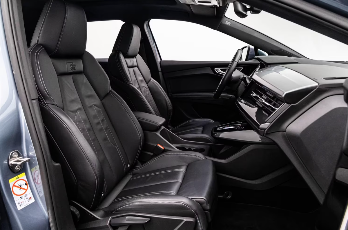 Audi Q4 e-tron 45 e-tron 265ch quattro S line/Toit ouvrant/Attelage