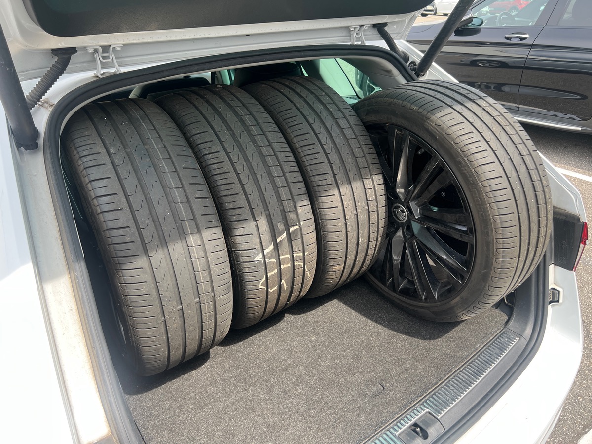 Skoda Superb Combi 1,4L TSI PHEV 218 LAURINE & KLEMENT, SUIVI COMPLET SKODA, 4 PNEUS COMPLETS  HIVER
