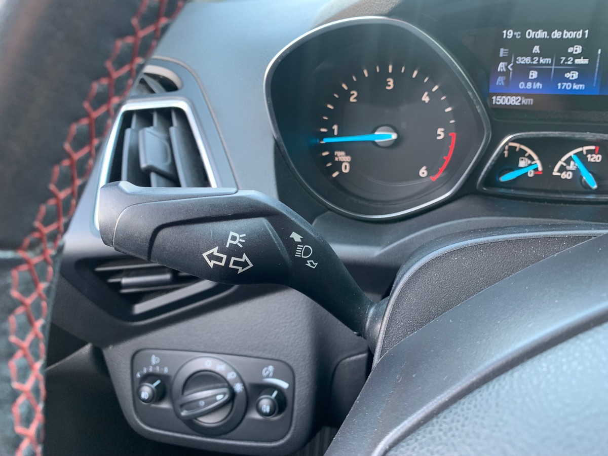 Ford Kuga 120 chevaux | St-Line | Caméra de recul | Attelage | GPS | Coffre assisté électriquement