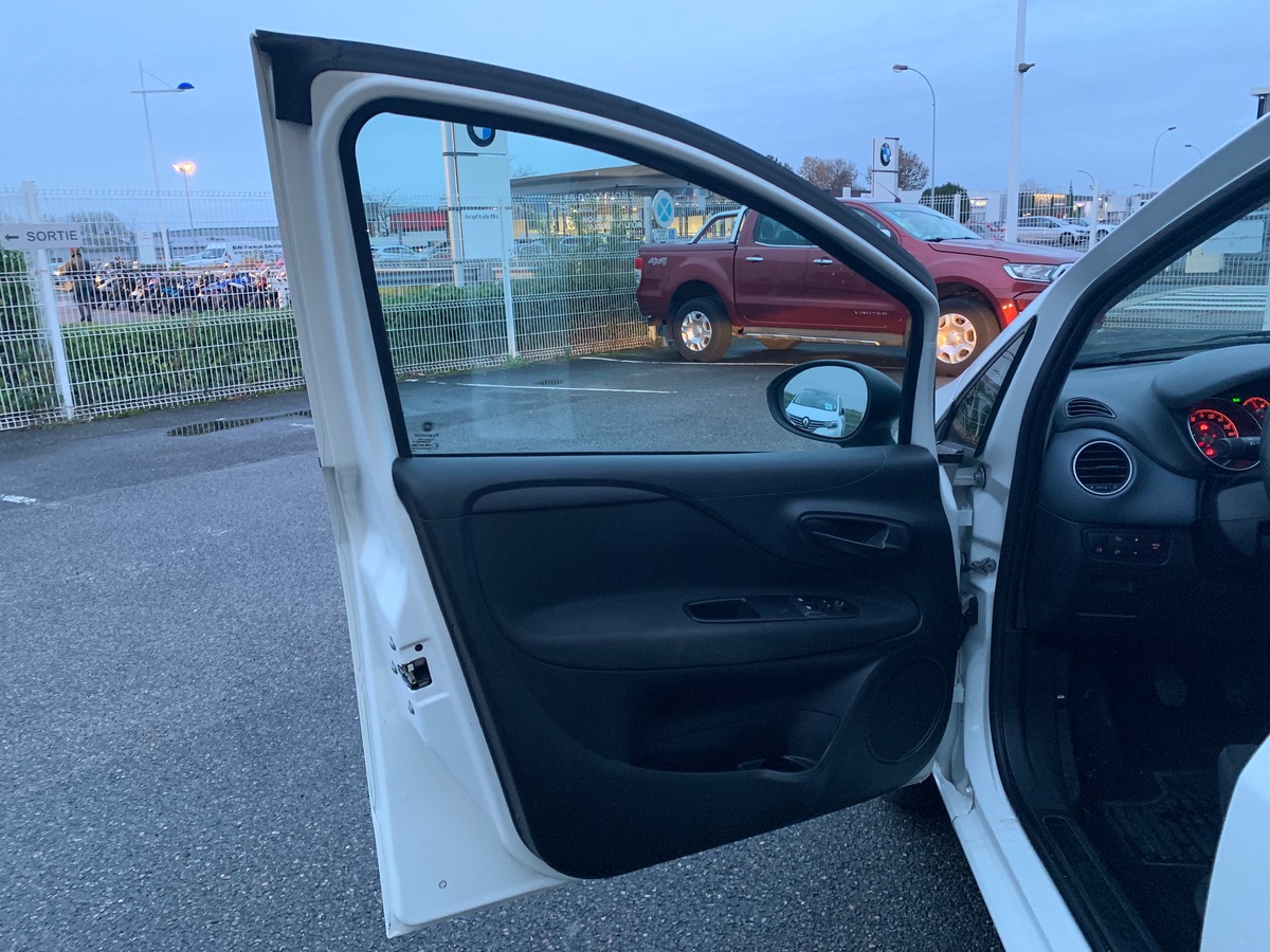 Fiat Punto 69 ch | Radio CD MP3 | Vitres avant électriques | Airbags | ABS | Commandes Radio volant