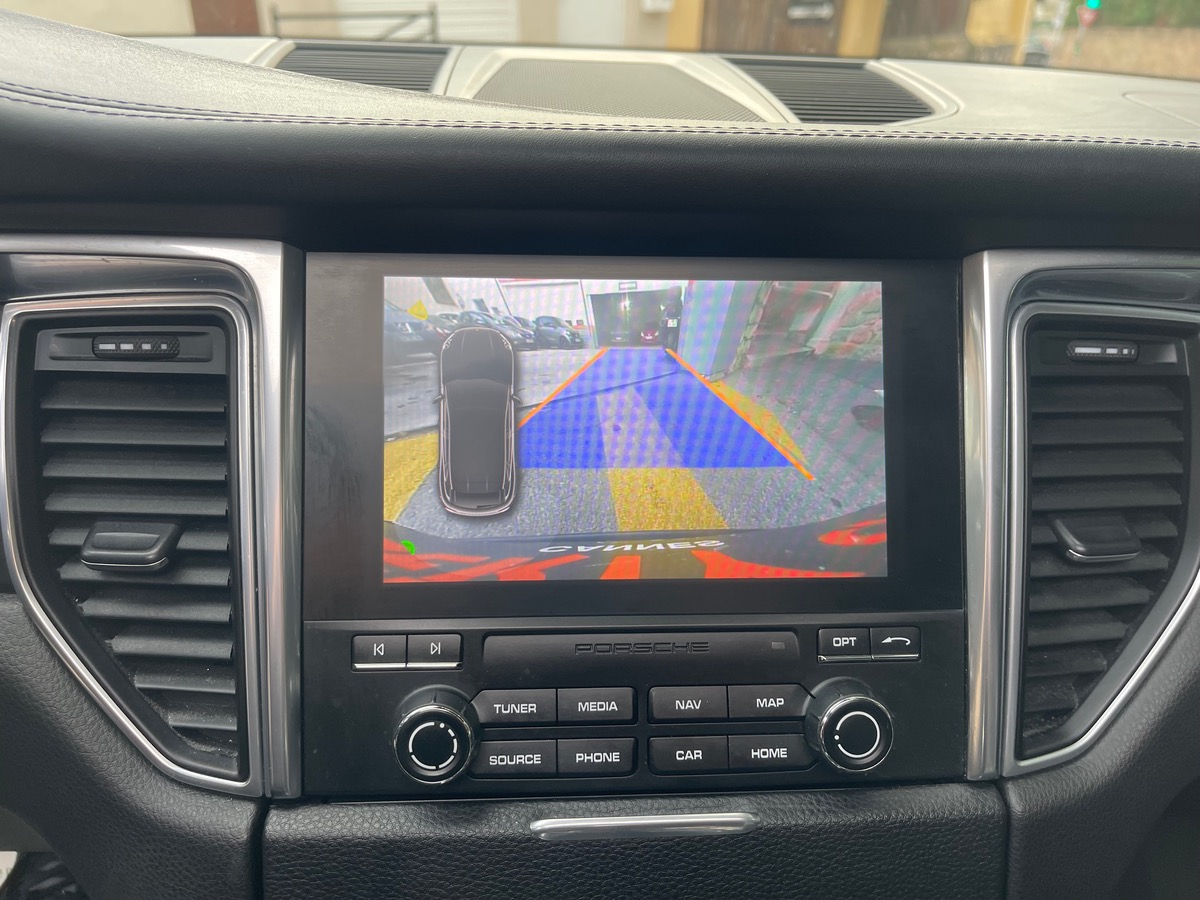 Porsche Macan 2.0 TFSI 252 CV AWD / Phase 2/Toit Ouvrant /Jantes Turbo/Pack Black /Echappement Sport