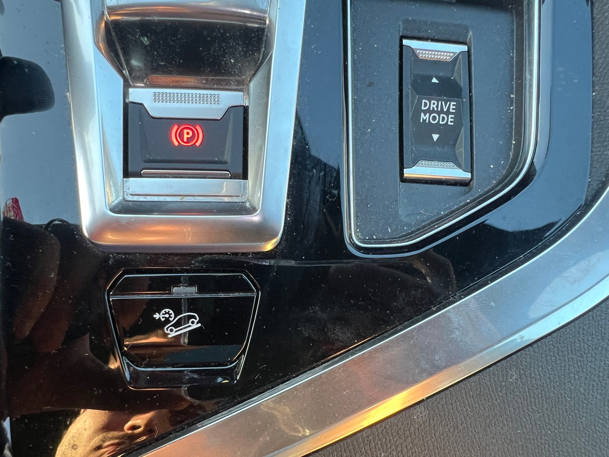 Peugeot 3008 HYbrid4 300cv GT EAT8, SUIVI COMPLET PEUGEOT, TOIT OUVRANT, SIEGES CHAUFFANTS/ MASSANTS