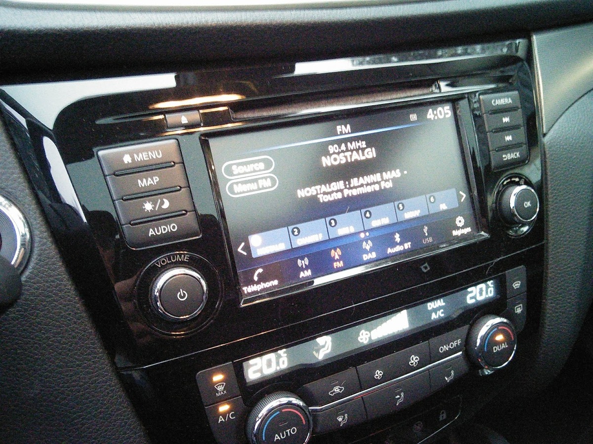 Nissan Qashqai 1.3 DIG-T 140 TEKNA TOIT PANORAMIQUE