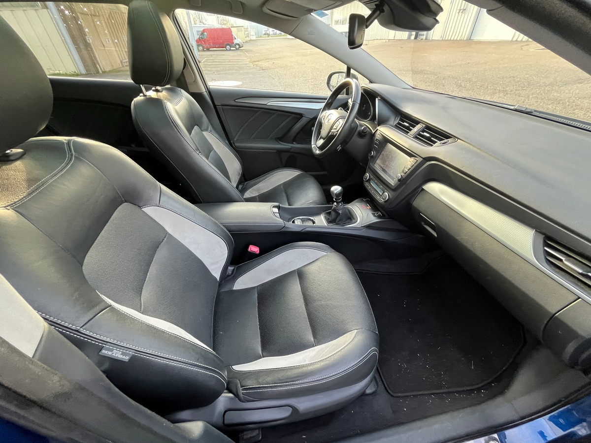 Toyota Avensis SW 2.0 D-4D 143ch, EXECUTIVE, ATTELAGE, RADAR, SIEGES CHAUFFANT, TOIT PANORAMIQUE