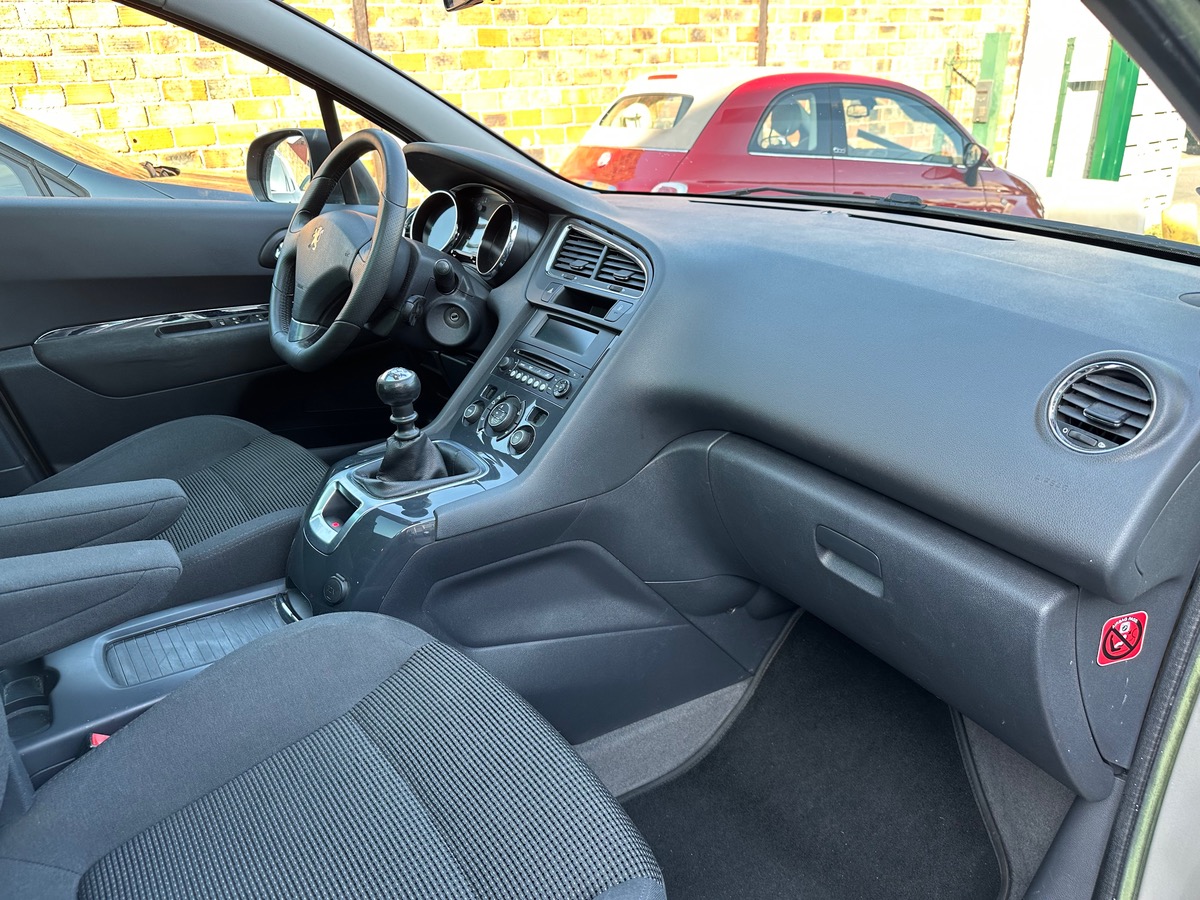Peugeot 5008 1.6 HDI 112 CV 1er main 4XCBL