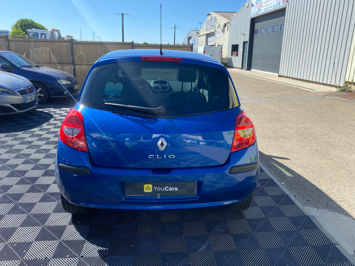RENAULT Clio III 1.6 i 16V 110 cv - PREMIERE MAIN - RIEN A PREVOIR - CLIMATISATION