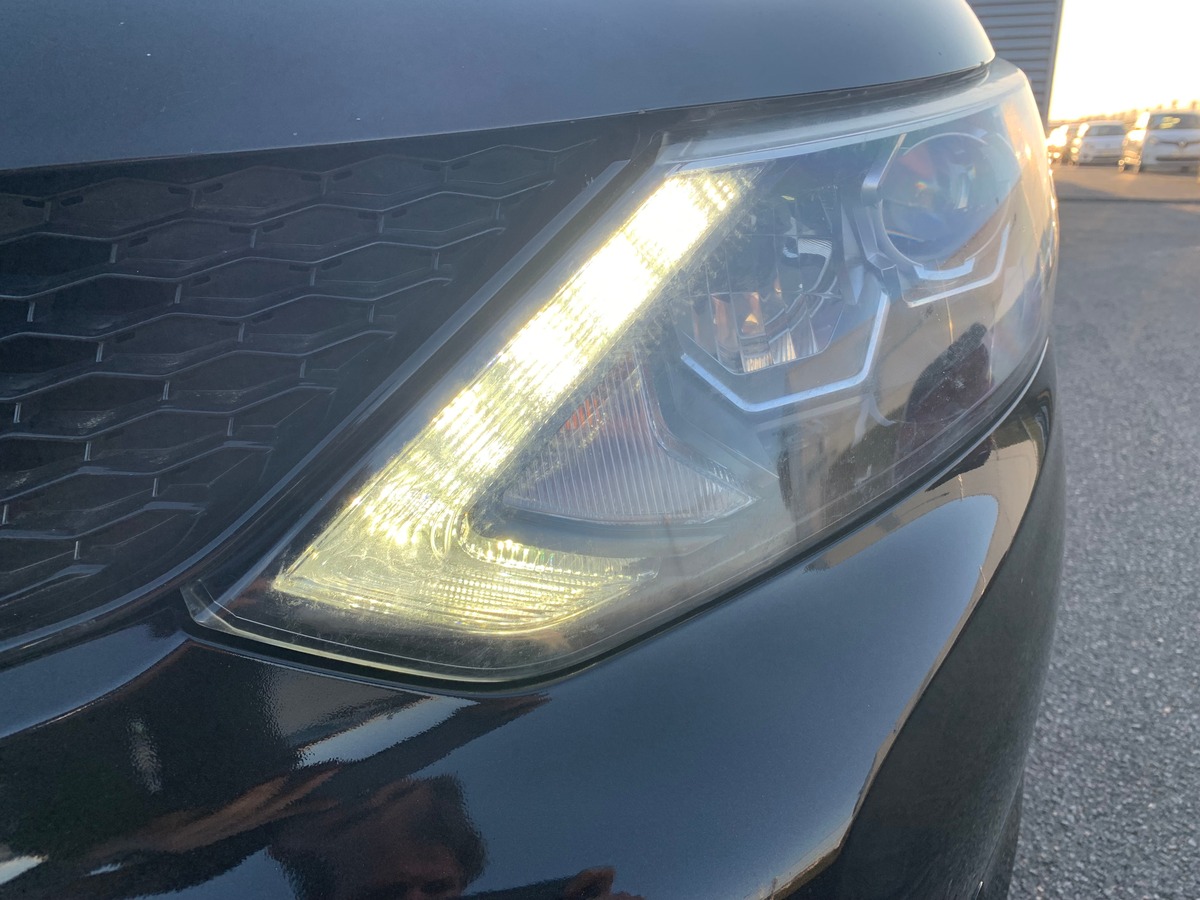 Nissan Qashqai 130 ch | Black edition | Caméra vue panoramique 360° | Toit panoramique | Jantes Alu