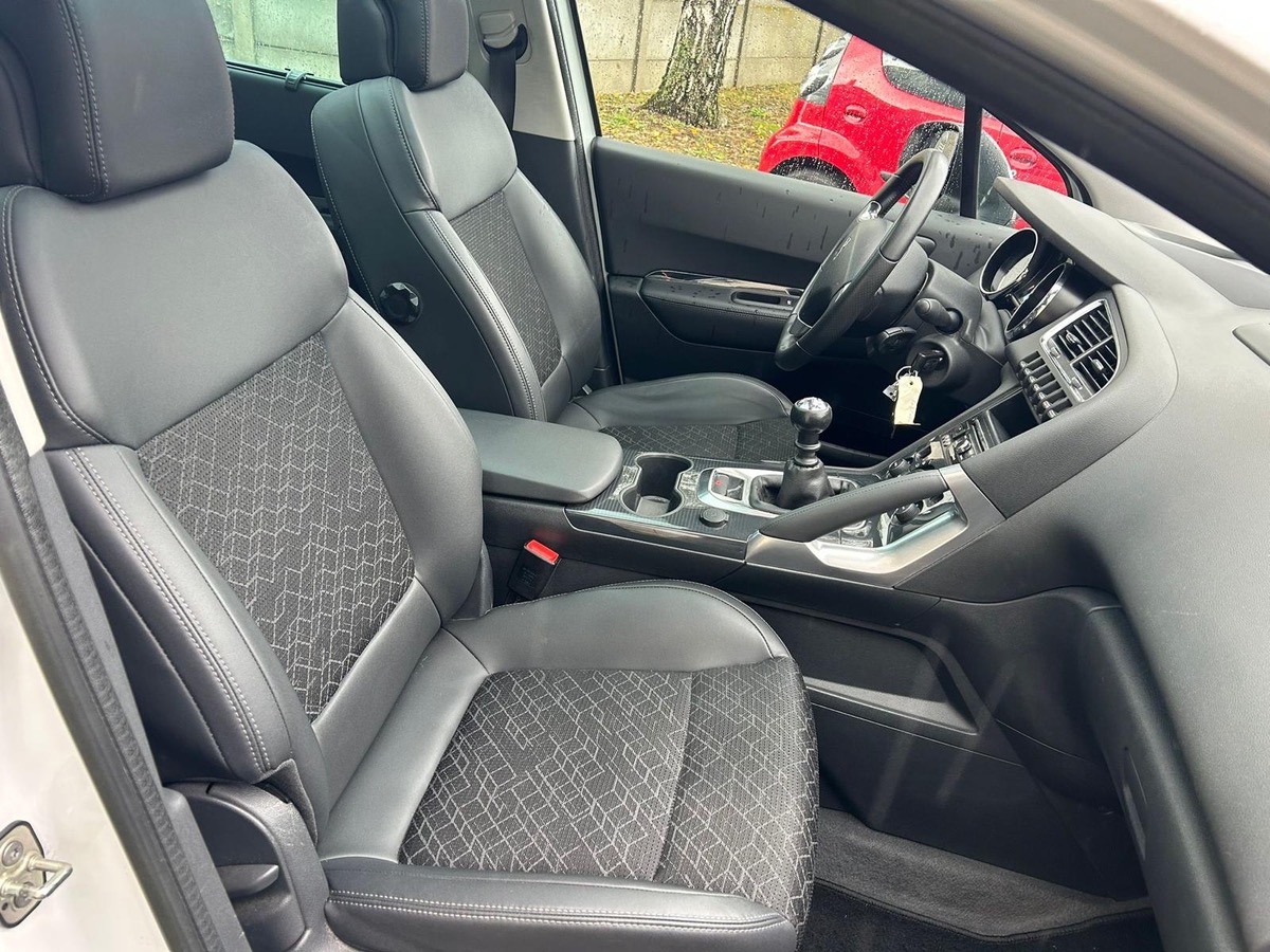 Peugeot 3008 1.6 HDI 120 CV 1er main allures 4X