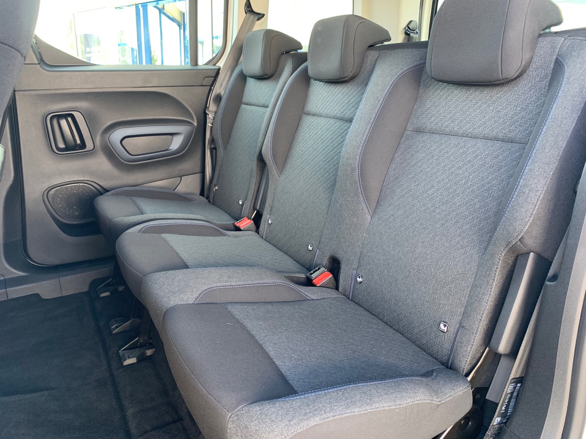 Peugeot Rifter 102 ch | Allure | 7 places | GPS | Roue de secours | Radar de stationnement arriére