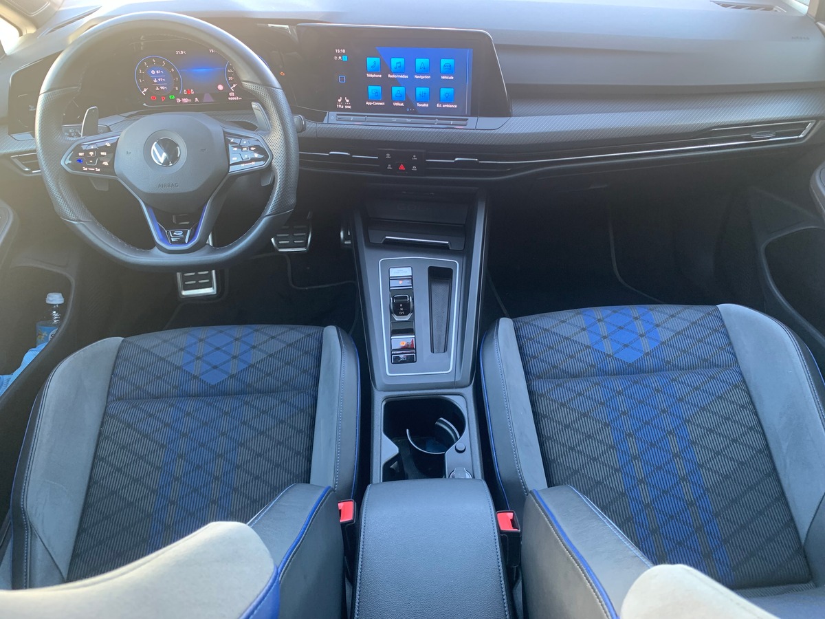 Volkswagen GOLF 8 320 chevaux | R | Toit ouvrant | Caméra de recul | Apple car play | GPS | Attelage