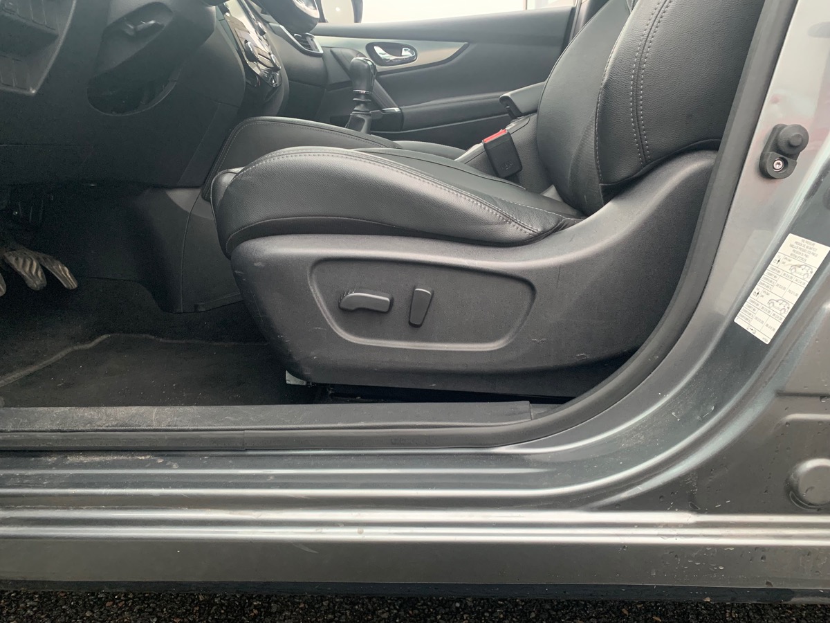 Nissan Qashqai 130 ch | Tekna | Toit Panoramique | Caméra 360° | GPS | Attelage | Barres de Toit