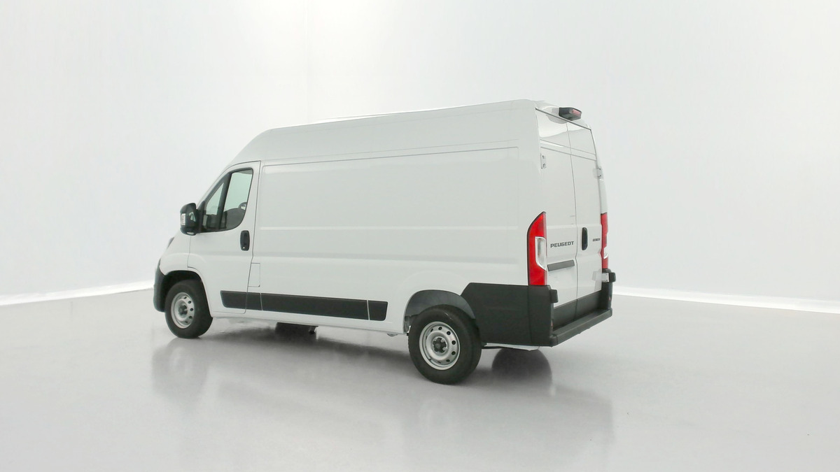 Peugeot Boxer L2H2 3.3 2.2 BlueHDi 140 chevaux | 26100 euros HT | Aide au stationnement arrière