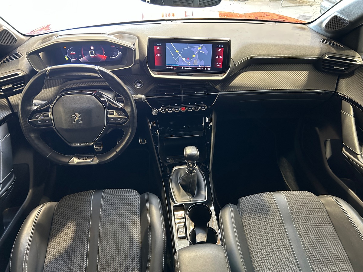 Peugeot 208 1.2L GT LINE 100 cv - ENTRETIENS PEUGEOT COMPLET - GARANTIE