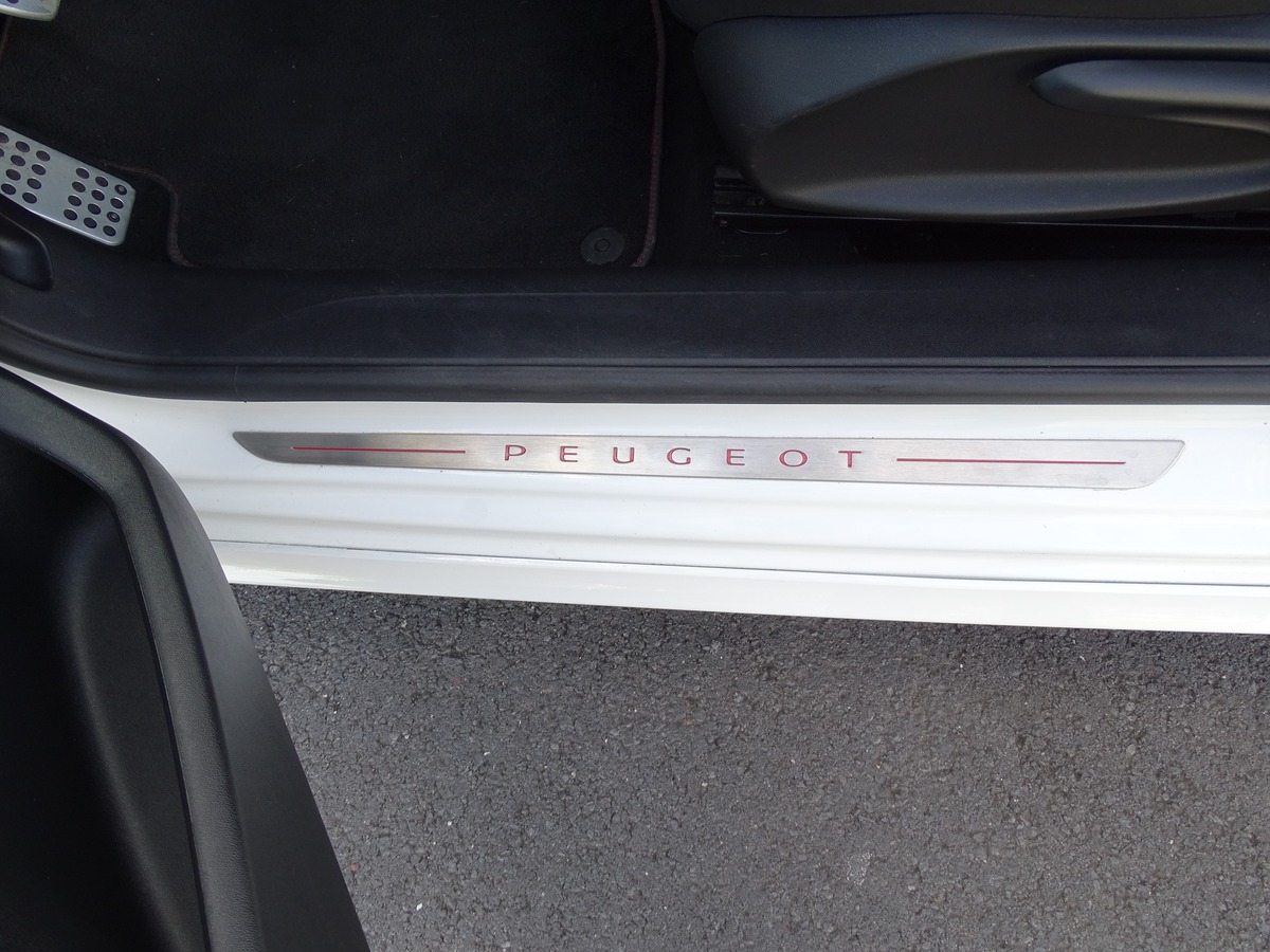 Peugeot 208 1.6 GTI 200ch BVM6