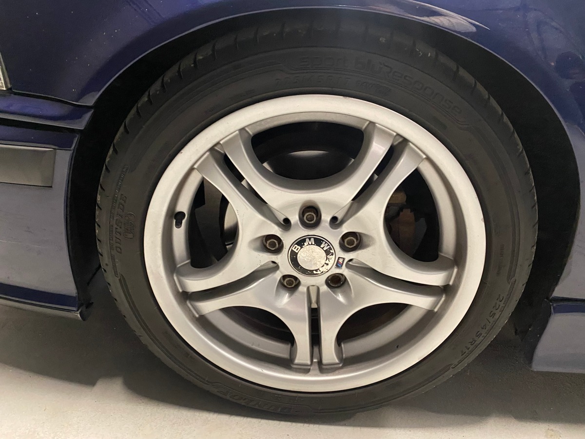 Bmw Série 3 E36 328i Berline Pack M individuel 193cv Toit Ouvrant