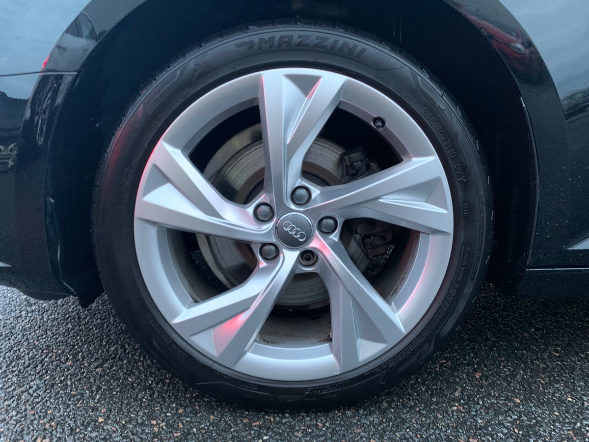 Audi A4 Avant 150 ch | Caméra 360° | Virtual cockpit |  Attelage amovible | Sièges chauffants