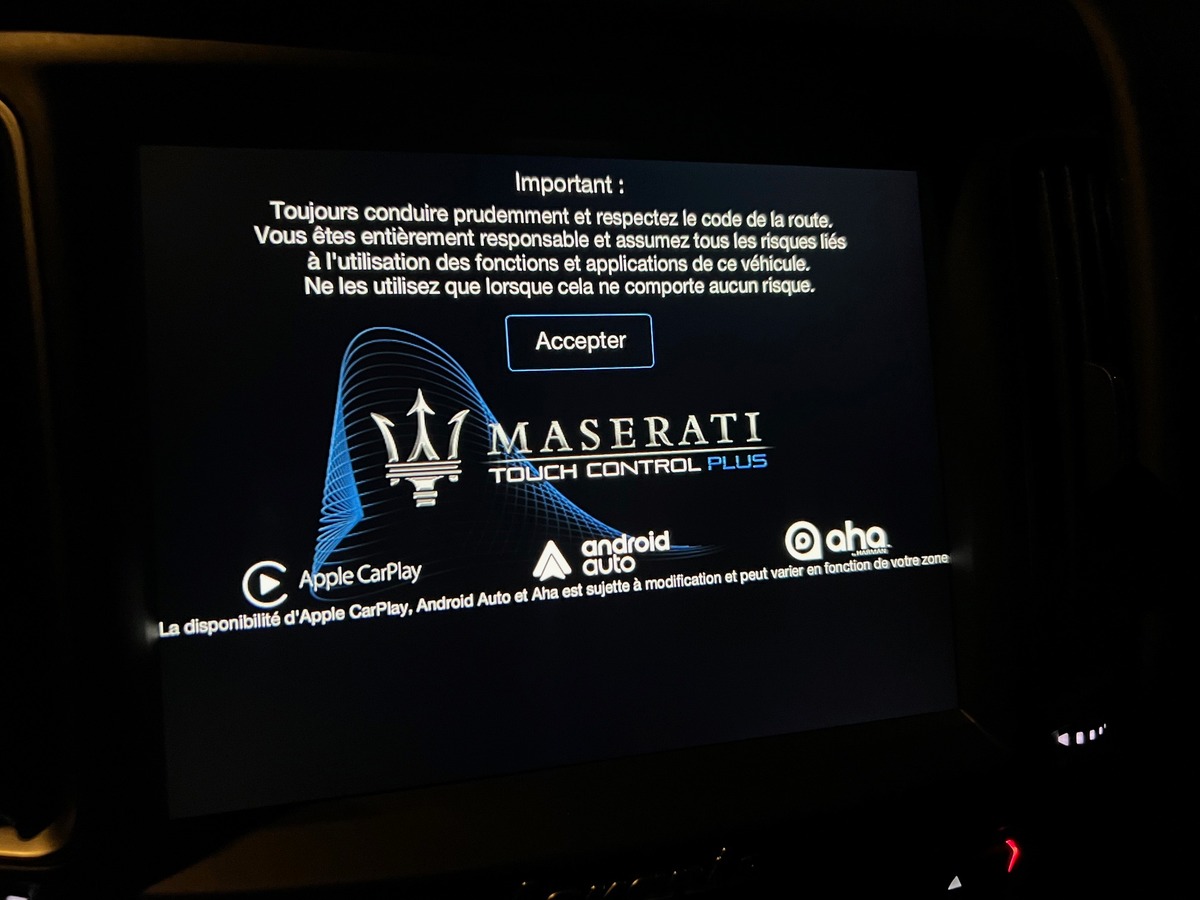 Maserati Levante Diesel 3.0 V6 Turbo 275 SPORT /CARPLAY/ATTELAGE/