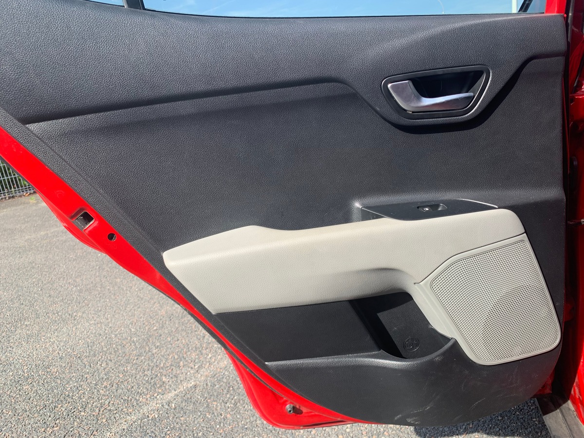 Kia Stonic 120 ch | Premium | Caméra recul | Régulateur vitesse | Apple car Play | Siéges chauffants