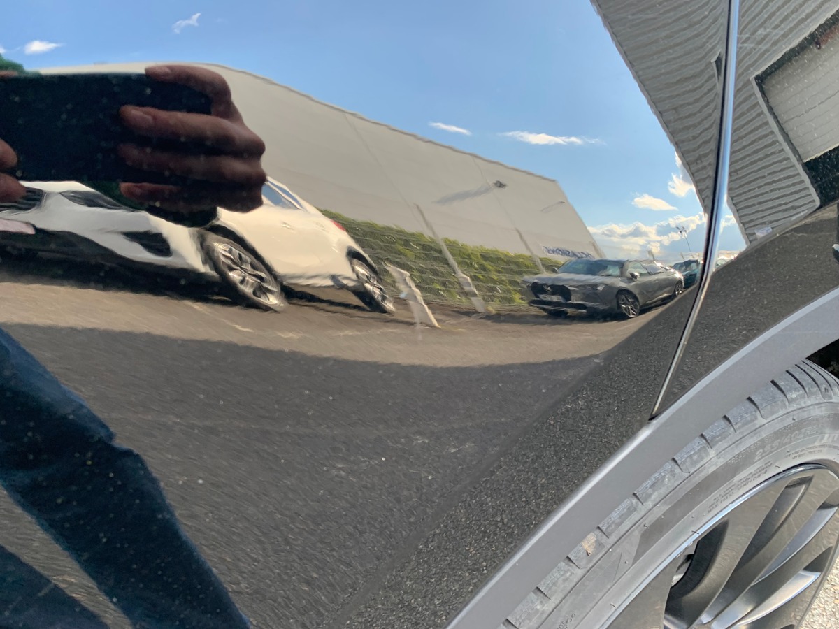 Tesla Model Y 275 chevaux | Premiére MAIN | Standard | Toit panoramique | Cuir | Siéges électriques