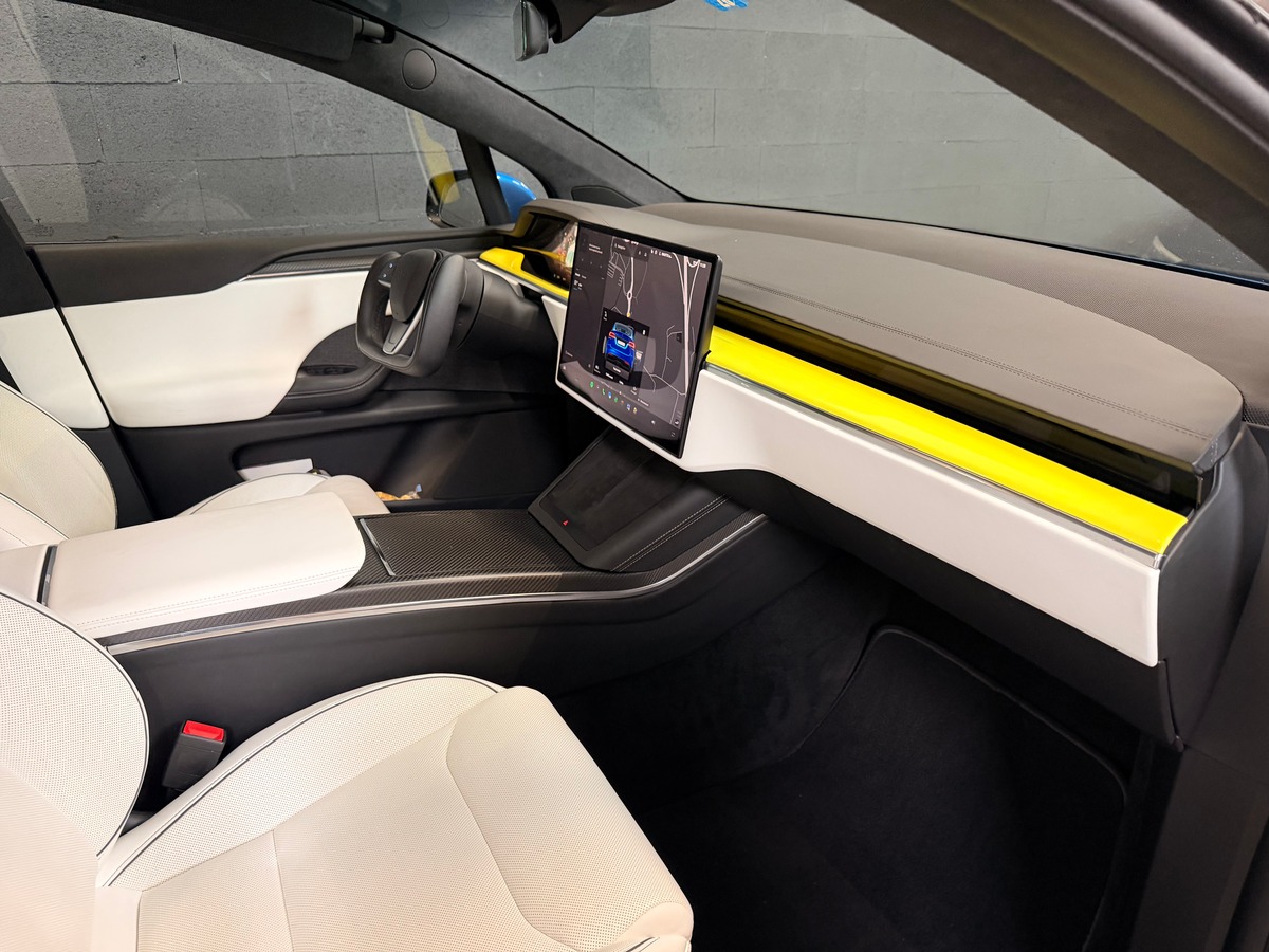 Tesla Model X PLAID 1020 CH