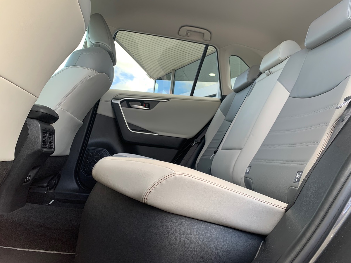 Toyota RAV4 222 ch | AWD | Lounge | Caméra vue 360° | Cuir | Régulateur de vitesse adaptatif