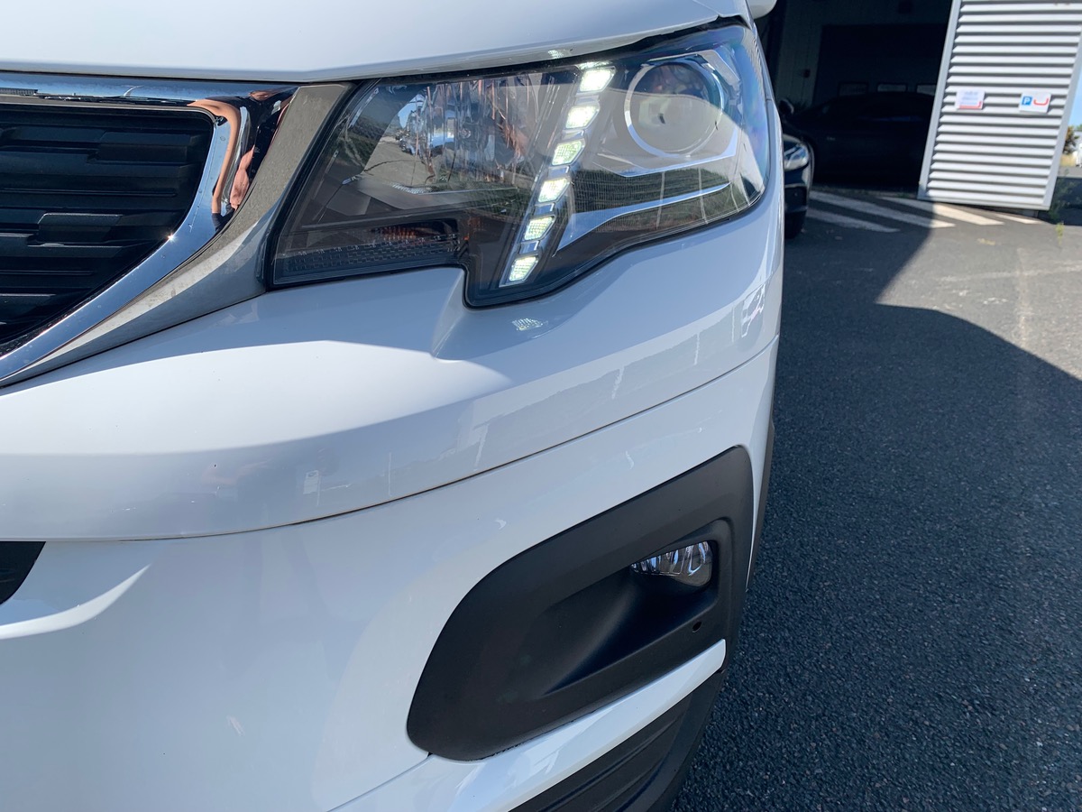 Peugeot Rifter 102 ch | Allure | 7 places | GPS | Roue de secours | Radar de stationnement arriére