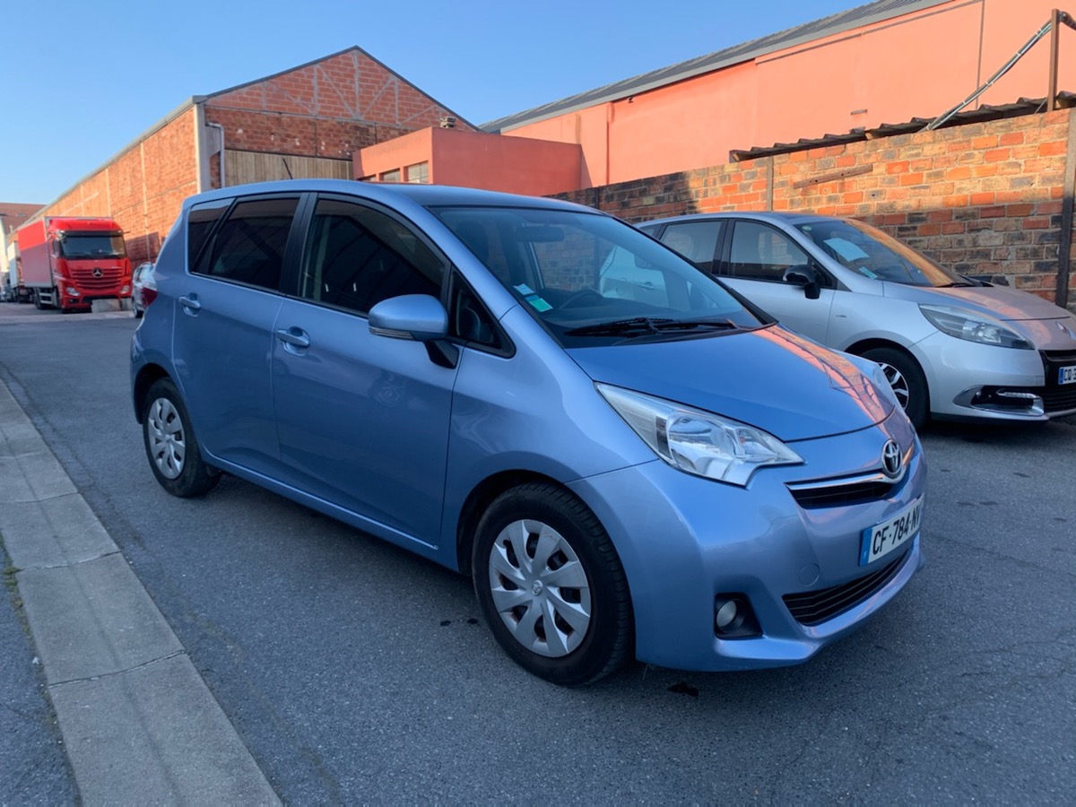 Toyota Verso-S 2.0 D-4D 95 CV 1er main 4XCArte