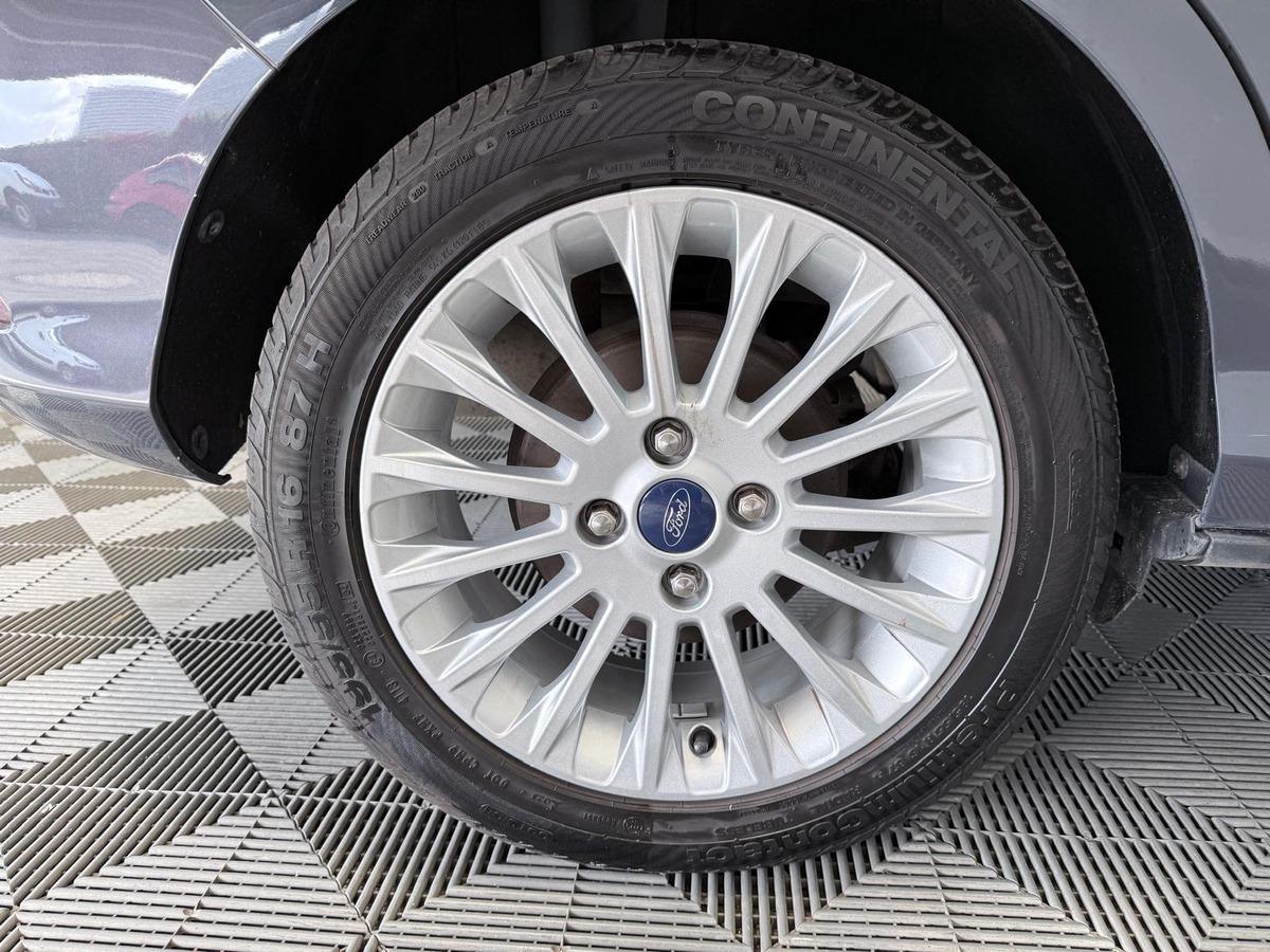 Ford B-max 1.6 TDCI 95  Titanium Première main