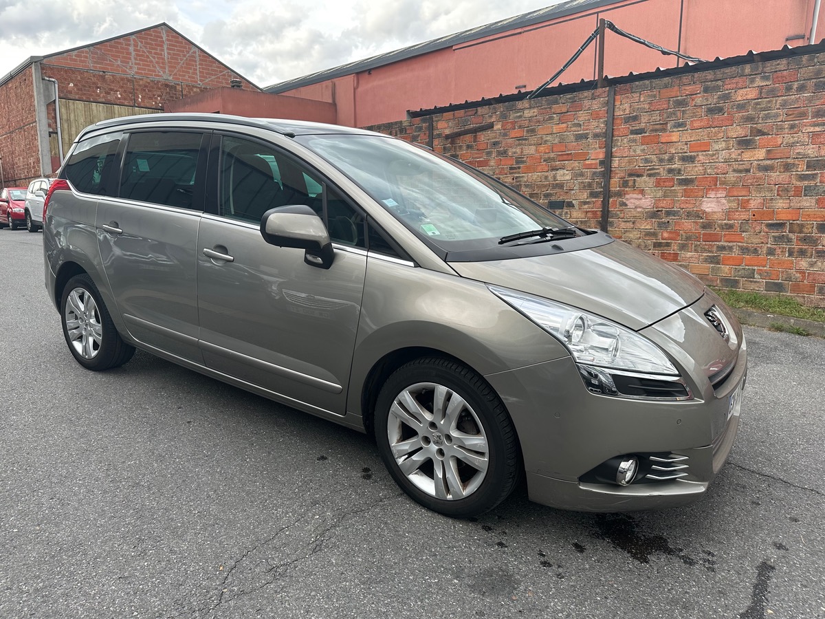 Peugeot 5008 1.6 HDI 115 CV 1er main 7 place 4XCBL