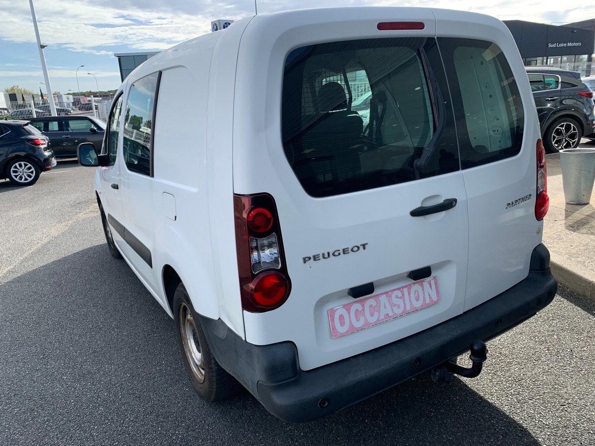 Peugeot Partner 100 ch | 5 Places | GPS | Climatisation | Attelage | Roue secours | Apple car play