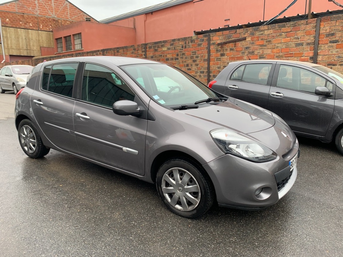 RENAULT Clio 1.5 DCI 75 CV Tom -Tom 4XCB