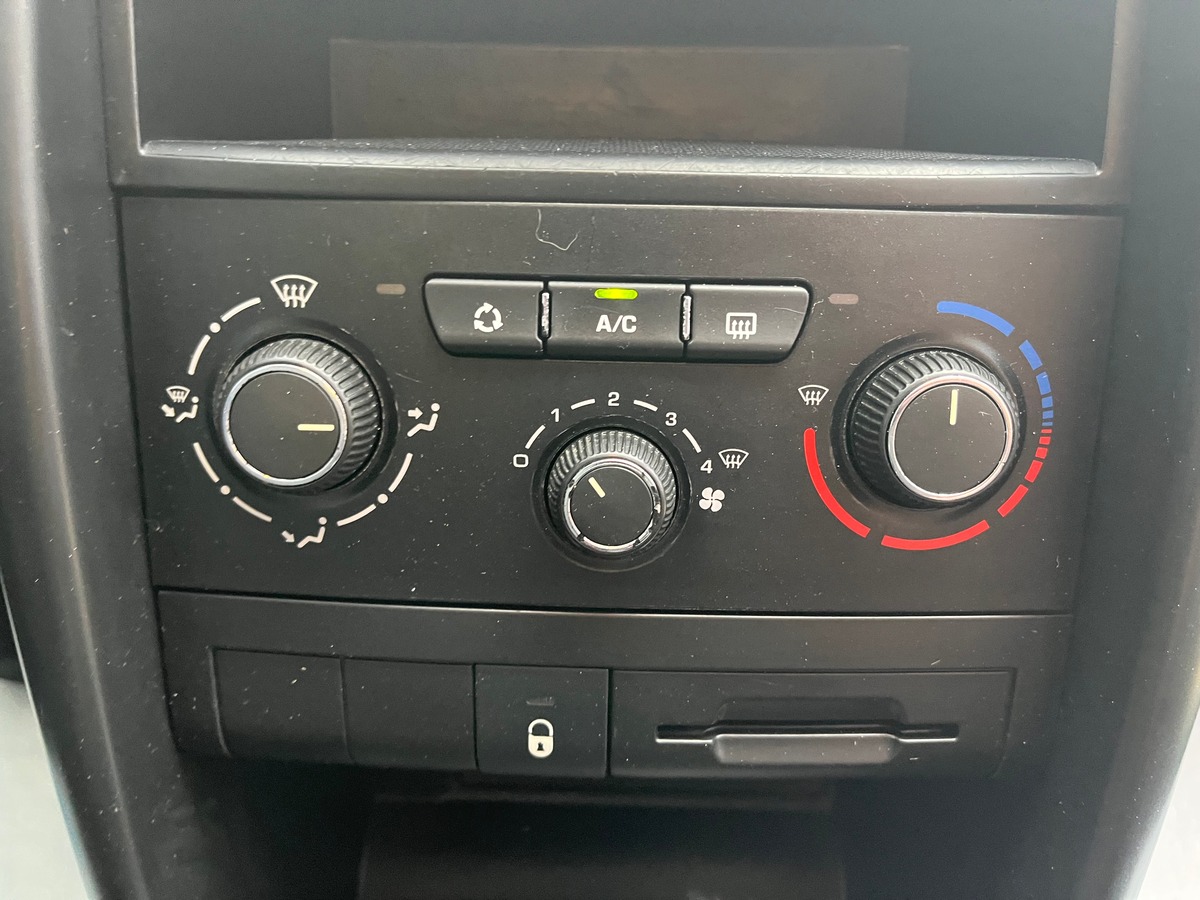 Peugeot 207 5 portes 1.6 HDi 90 CH