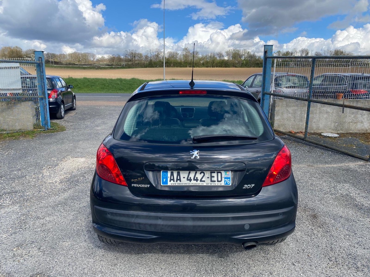 Peugeot 207 1.6 hdi 110cv feline 1ere main faible kilomètre 