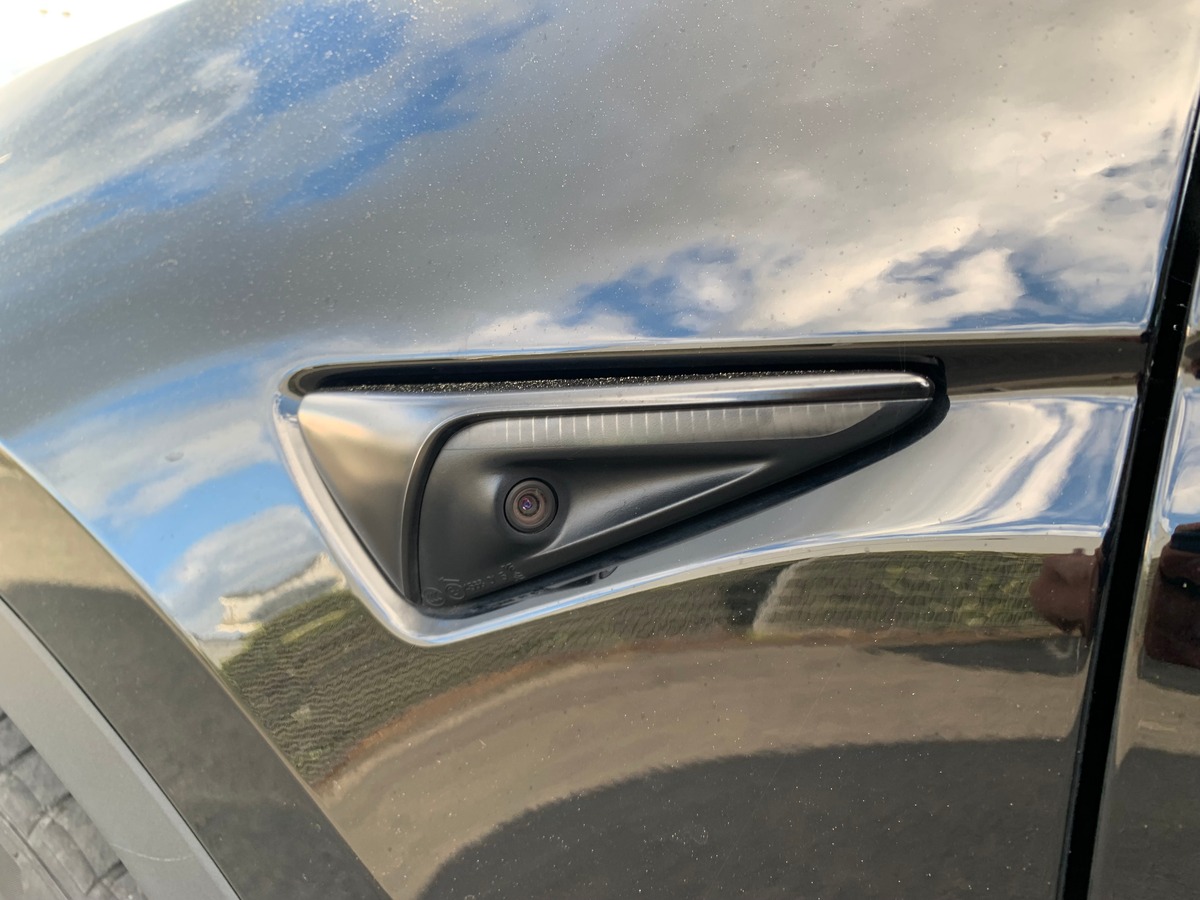 Tesla Model Y 275 chevaux | Premiére MAIN | Standard | Toit panoramique | Cuir | Siéges électriques