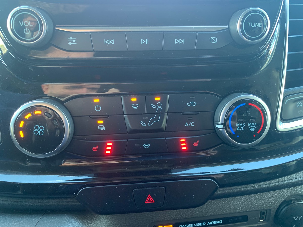 Ford TRANSIT CUSTOM 170 ch | 5 Places | TVA Récupérable