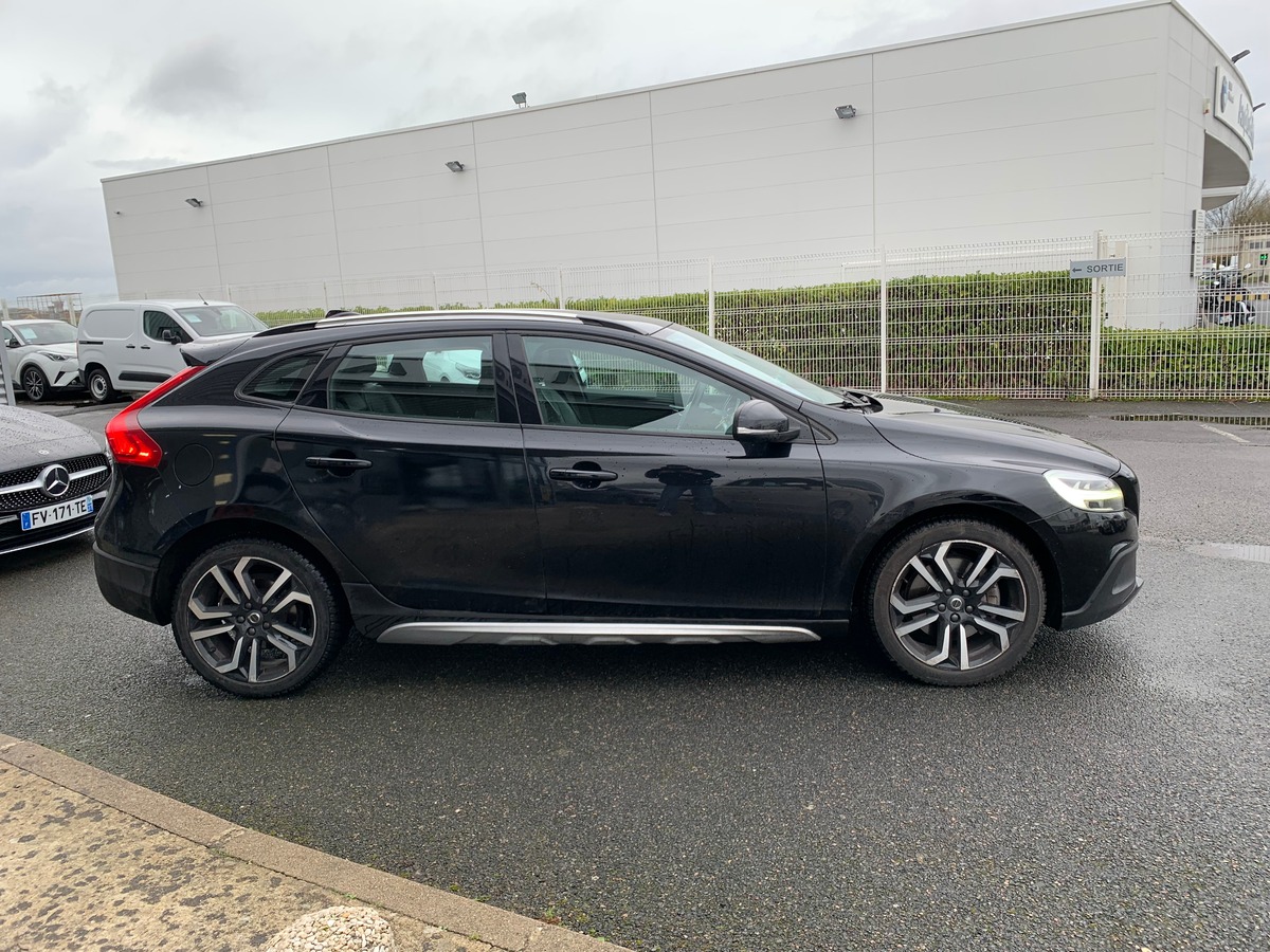Volvo V40 Cross Country 150 ch | Toit panoramique | Cuir | GPS | Régulateur de vitesse