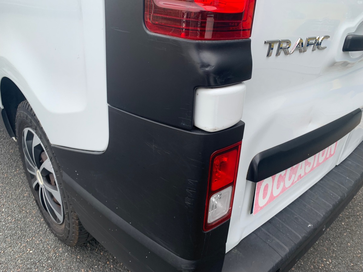 RENAULT Trafic 95 chevaux | 3 Places | Régulateur de vitesse | GPS | Climatisation | Bluetooth