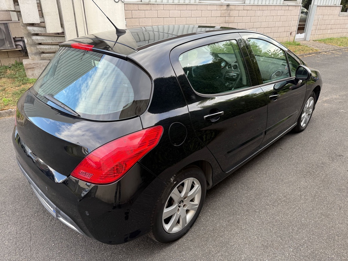 Peugeot 308 1.6 e-HDI 115 CV allures  en 4X