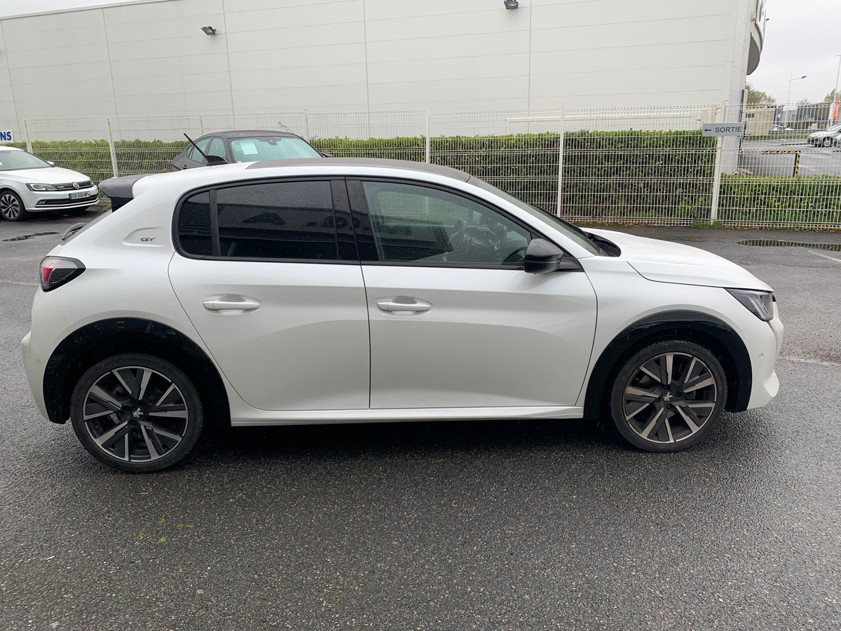 Peugeot 208 130 | GT | Toit panoramique | Caméra recul | Avertisseur angles morts | Apple car play