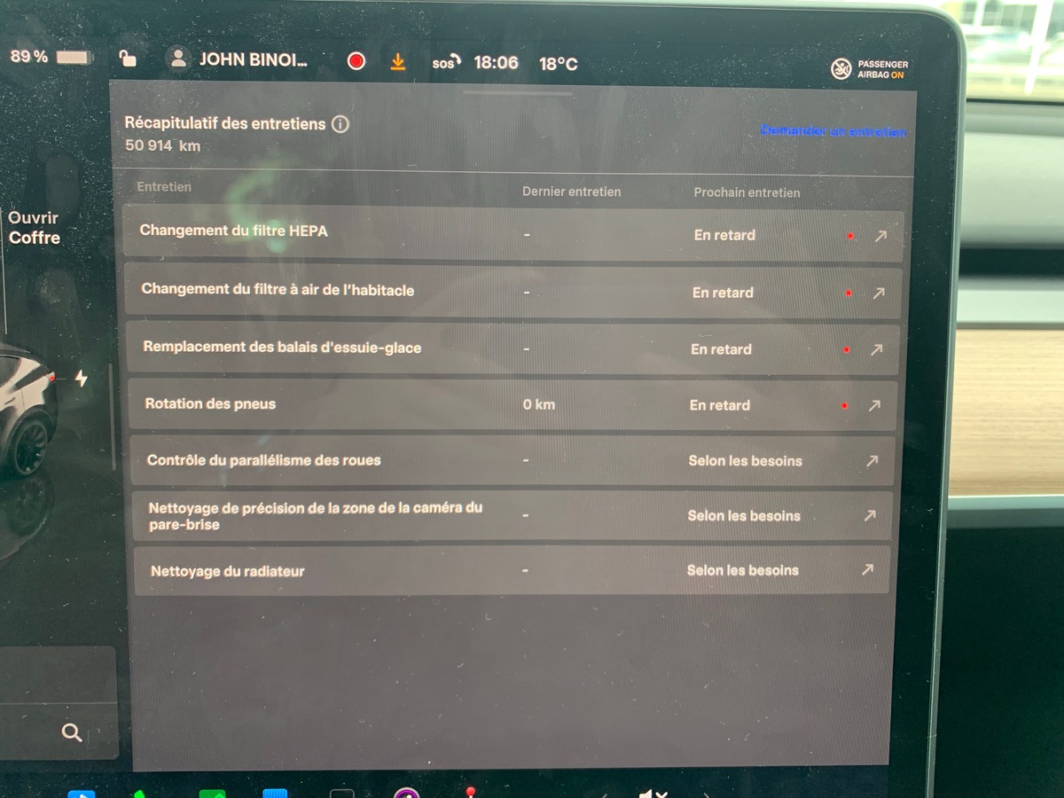 Tesla Model Y 275 chevaux | Premiére MAIN | Standard | Toit panoramique | Cuir | Siéges électriques