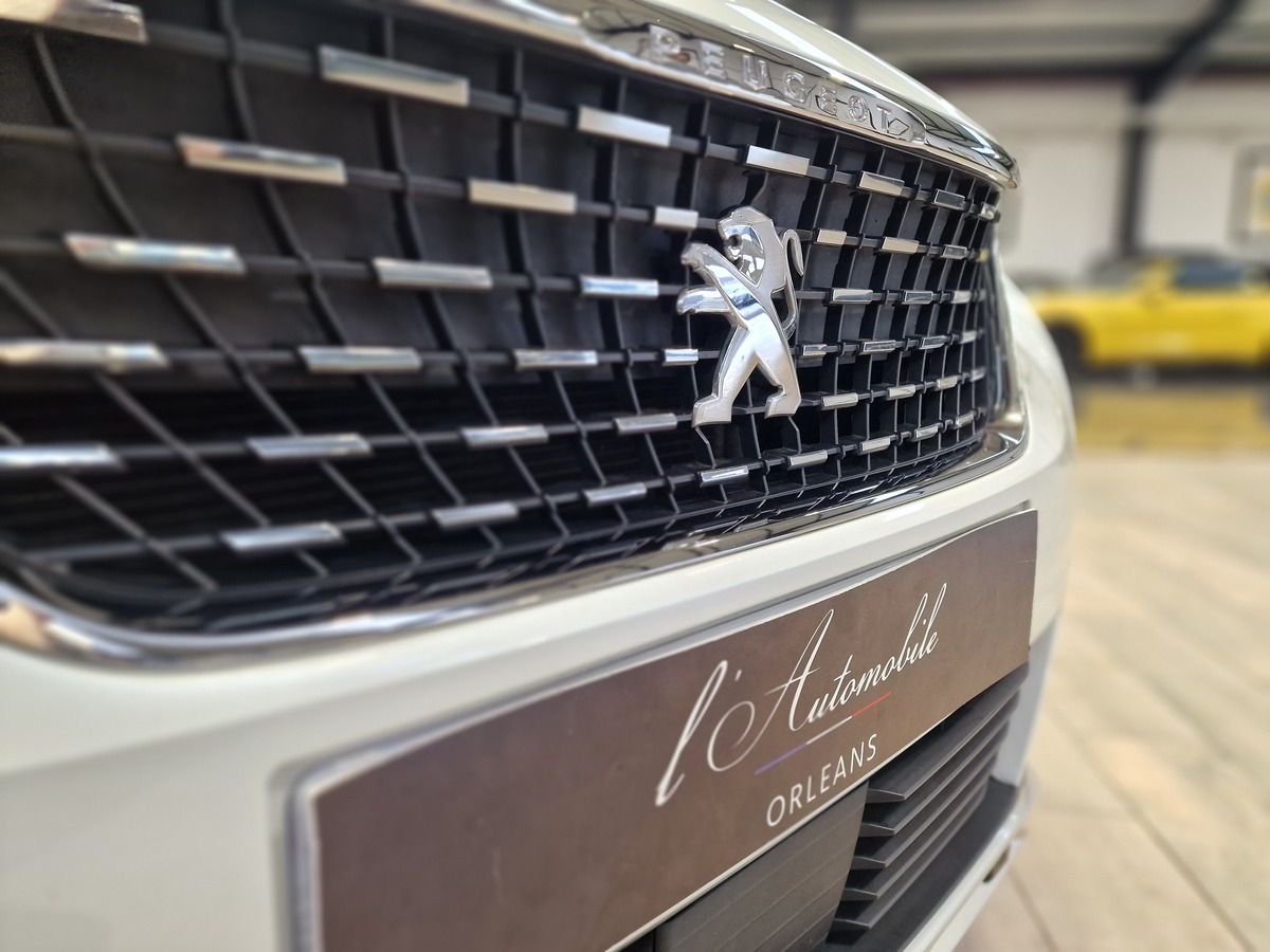 Peugeot 3008 1.2 PURETECH 130 ALLURE / TOIT PANORAMIQUE / COURROIE CHANGEE