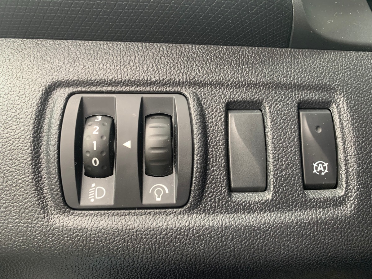 RENAULT Clio IV 90 ch | Limited | Régulateur vitesse | Climatisation | Radar stationnement arriére