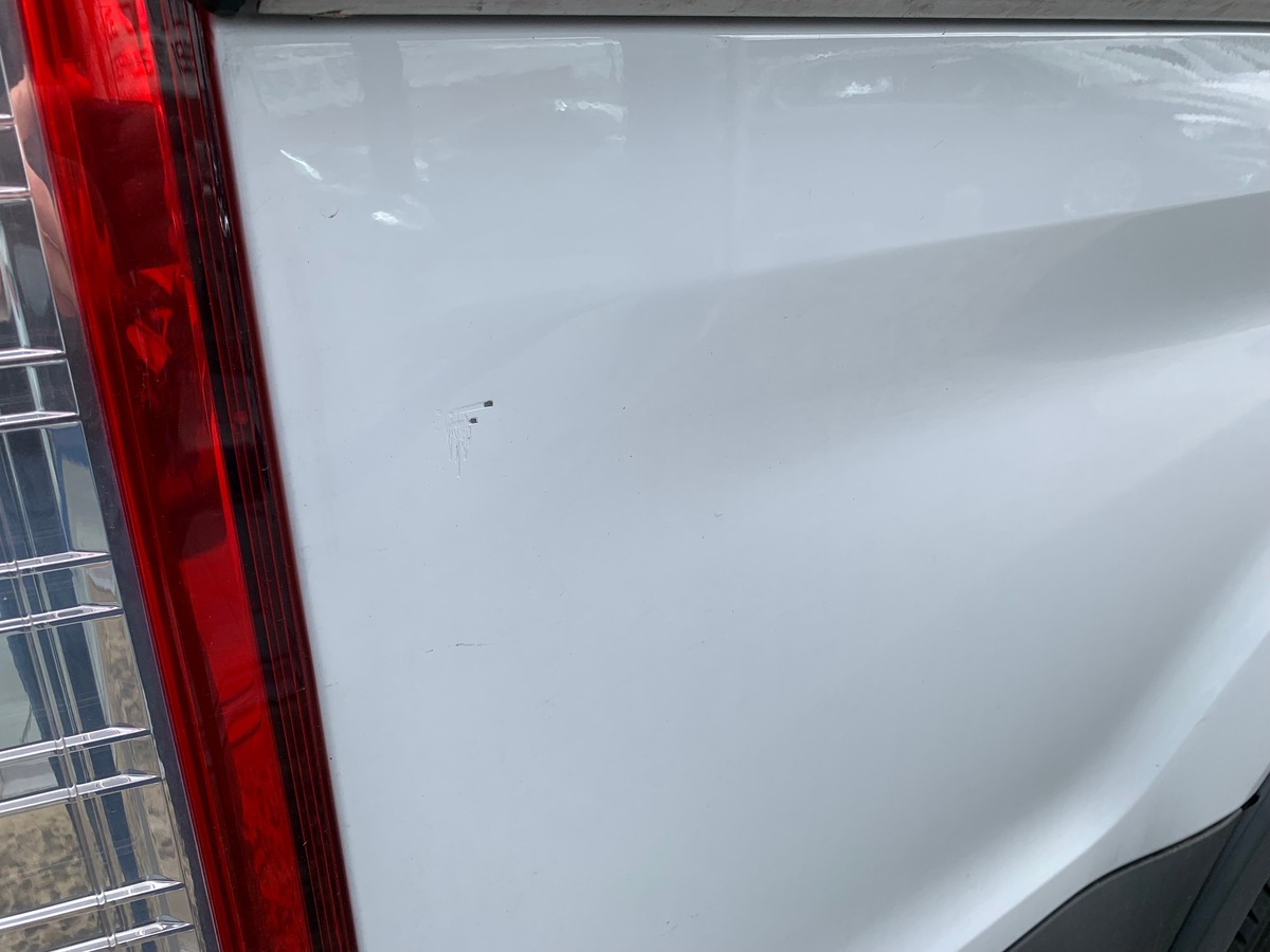 Ford TRANSIT 130 ch | Attelage | Régulateur de vitesse | Bluetooth | Plancher bois et latérale