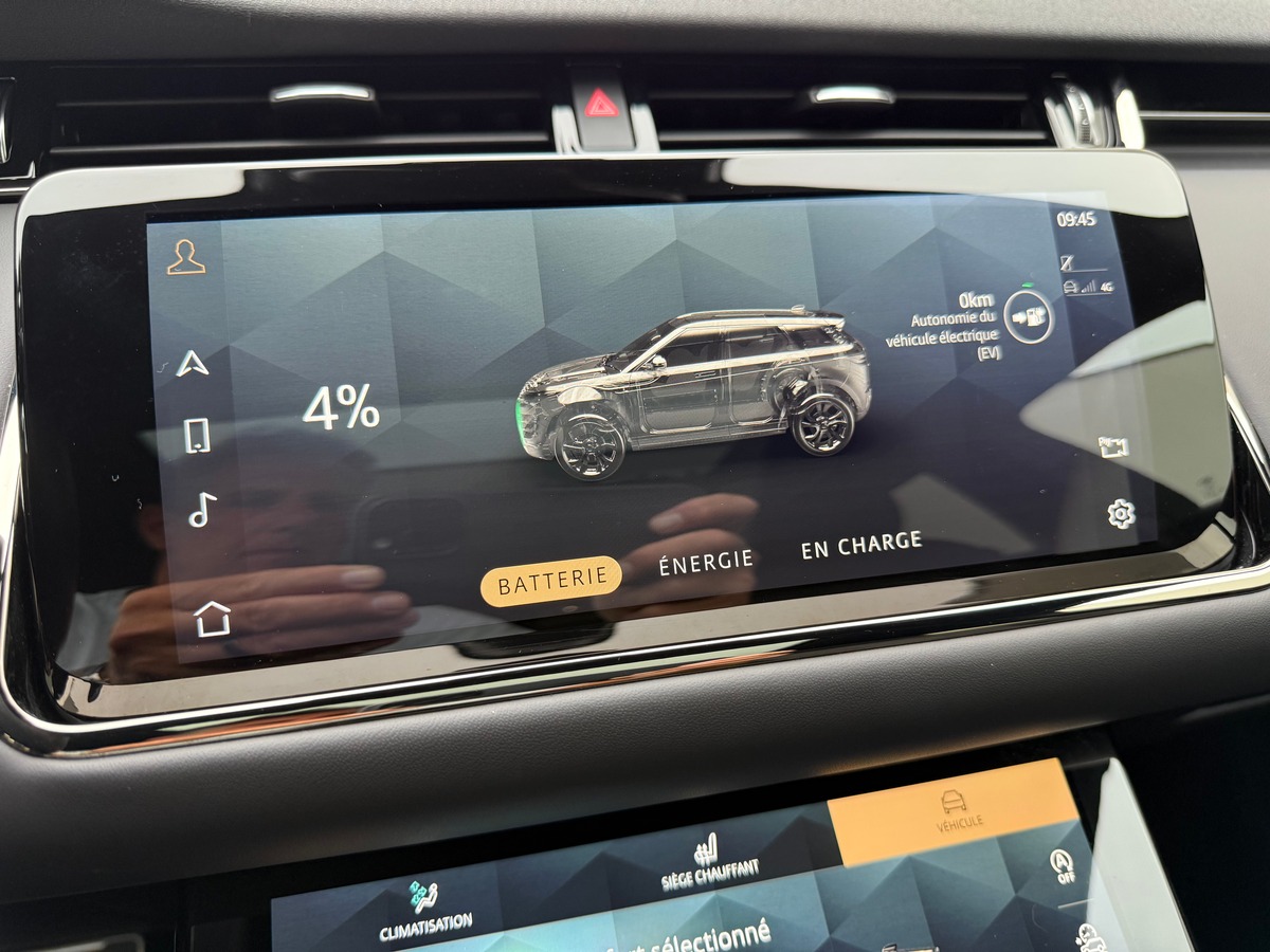 LAND ROVER EVOQUE P300E PHEV AWD R-DYNAMIC HSE / TVA / FRANCAIS / 1ERE MAIN / 18328 KMS