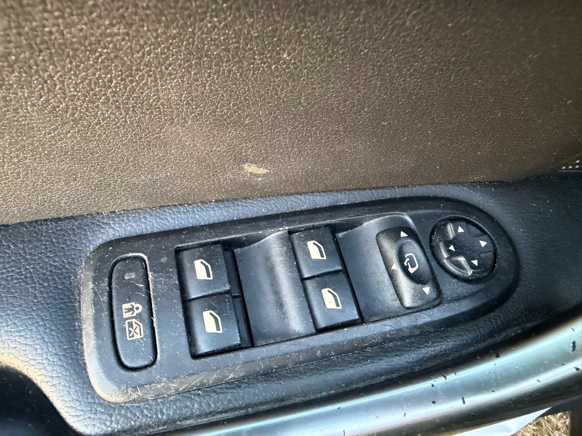 Peugeot 308 SW 2.0 HDI 140 FAP PREMIUM BVM6 7 places