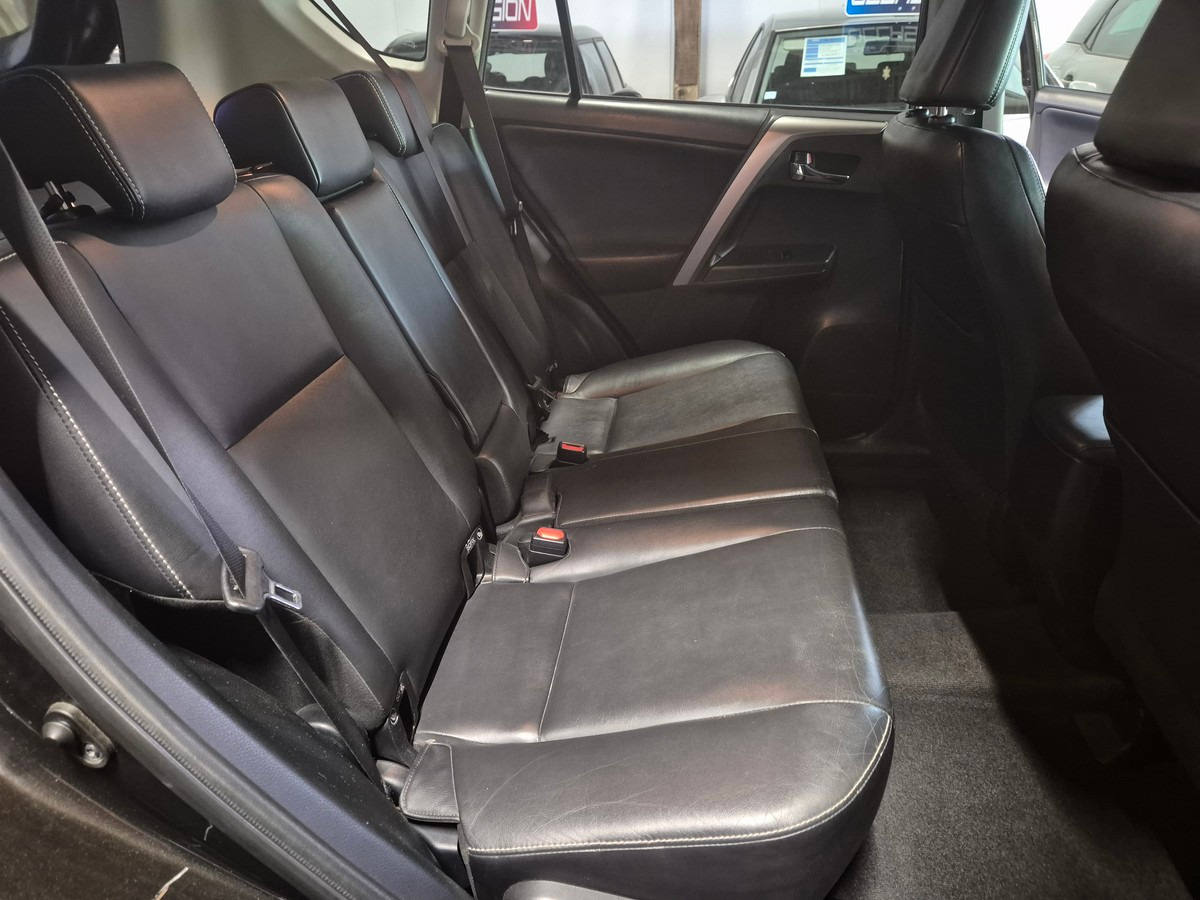 Toyota RAV4 2.0 D4D 2WD 143CV PACK LOUNGE Bien équipé (en préparation)