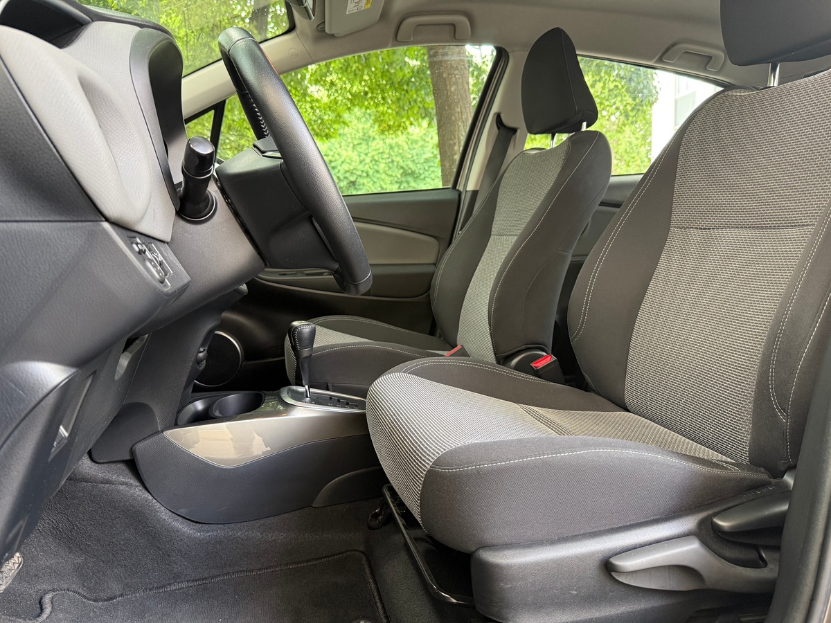 Toyota Yaris III Dynamic Business E-CVT 100h