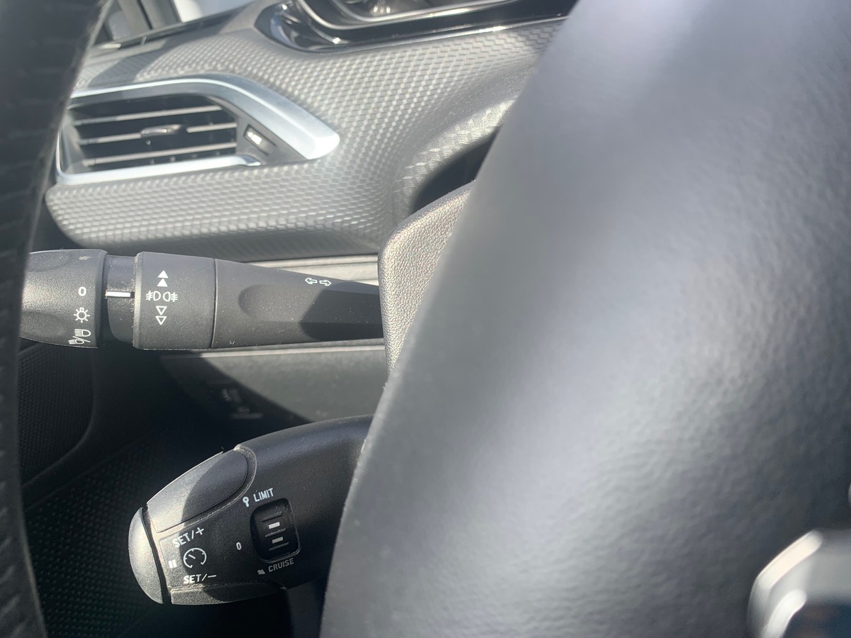 Peugeot 2008 100 ch | Style | Régulateur de vitesse | GPS | Bluetooth | Radar arriére | Barres toit