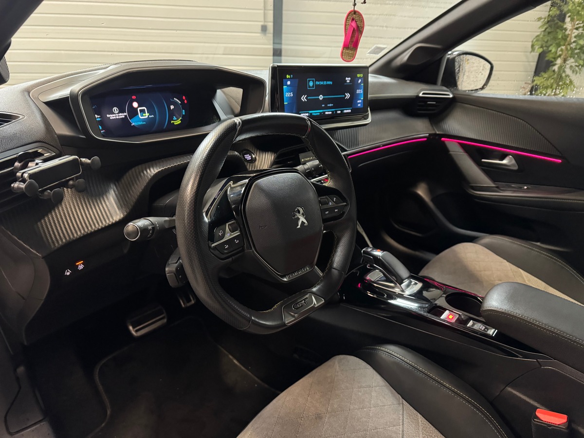 Peugeot 208 e-208 136ch GT