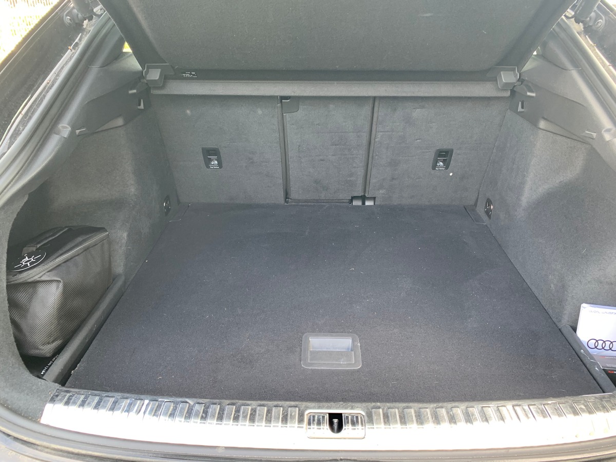 Audi Q3 Sportback 150 ch | S-Line | Caméra de recul | Apple car Play | Coffre assisté électriquement